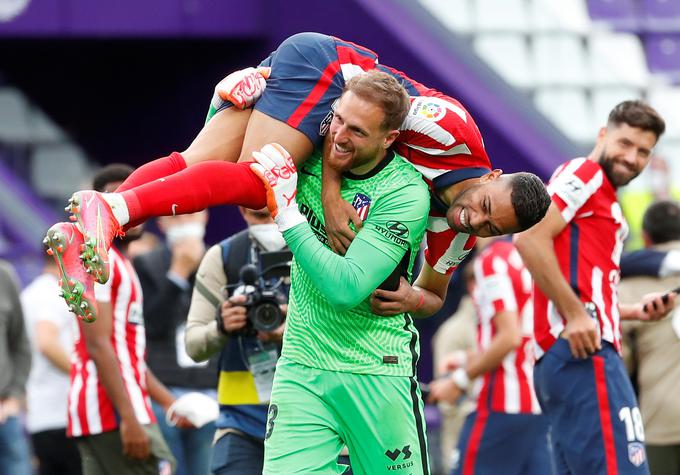 Jan Oblak ima z Atleticom sklenjeno pogodbo do leta 2023, bo pa zelo zanimivo spremljati letošnji poletni prestopni rok. Angleški mediji niso skoparili z govoricami o tem, da ga želi v svoje vrste privabiti Manchester United. Odkupna klavzula v pogodbi znaša 120 milijonov evrov … | Foto: Guliverimage/Vladimir Fedorenko