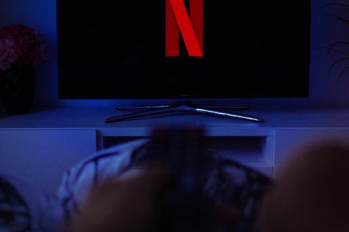 Netflix | Netflix je v Sloveniji po podatkih analitične družbe Comparitech v letu 2021 ustvaril okrog 11,6 milijona evrov prihodkov. Povprečna cena, ki jo za mesečno naročnino plačuje slovenski uporabnik, je okrog 10,5 evra. | Foto Unsplash