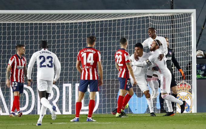 Jan Oblak z Atleticom še nikoli ni bil španski prvak. Mnogi so prepričani, da mu bo to uspelo v tej sezoni. Po derbiju z Realom Atletom kaže nekoliko slabše. | Foto: Reuters