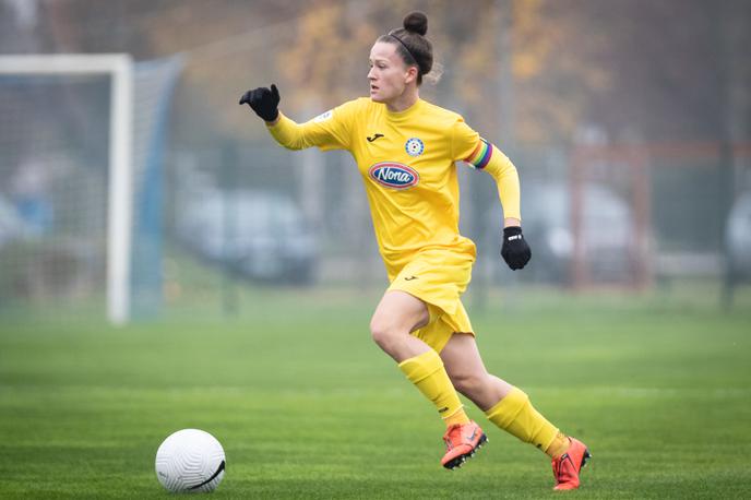 Špela Kolbl | Ena najboljših slovenskih nogometašic Špela Kolbl je odločila derbi z Olimpijo. | Foto Blaž Weindorfer/Sportida