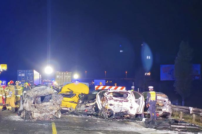 Trčenje na Poljskem | Okoliščine množičnega trčenja še preiskujejo. | Foto Ochotnicza Straż Pożarna w Lublewie Gdańskim/Facebook