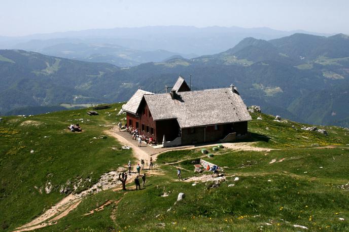 Krekova koča na Ratitovcu | Krekova koča na Ratitovcu je ena od finalistk akcije Naj planinska koča na Siol.net. | Foto Manca Čujež