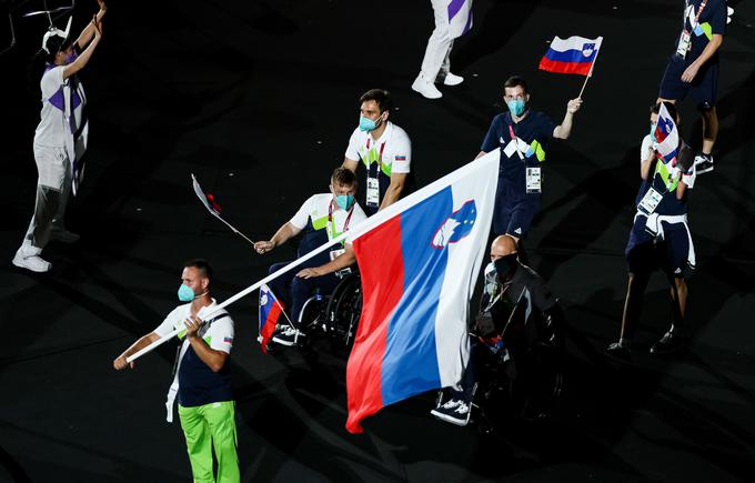 Paralimpijske igre potekajo do 5. septembra. Med več kot 4500 športniki sodelujejo tudi slovenski, na odprtju je ekipo na stadion v vlogi zastavonoše vodil lokostrelec Dejan Fabčič. | Foto: Vid Ponikvar/Sportida