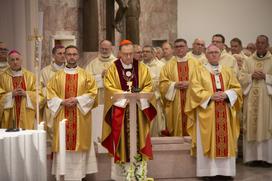 Maša ob 100-letnici cerkve Marije Pomočnice na Rakovniku z mašo, ki jo je vodil kardinal Angel F. Artime. Cerkev