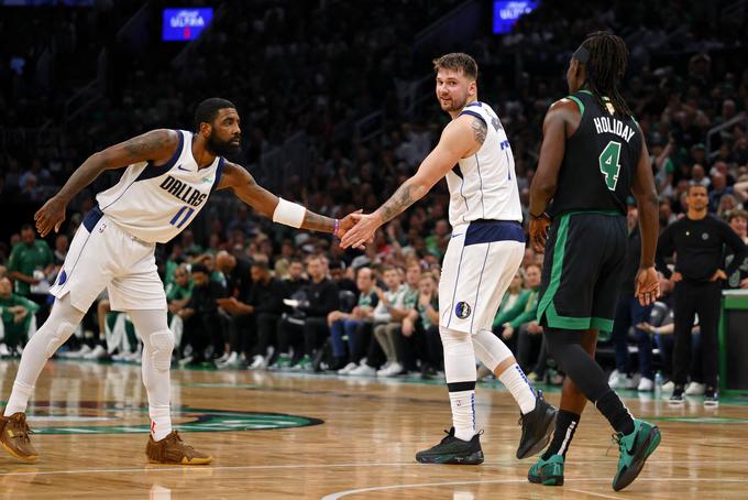 Luka Dončić Kyrie Irving Dallas Mavericks | Foto: Reuters