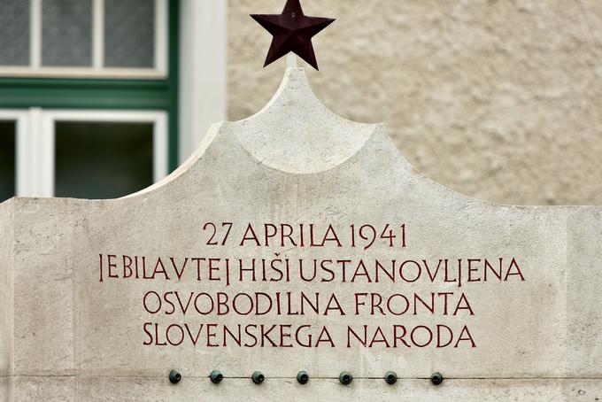 Osvobodilna fronta slovenskega naroda, v kateri so imeli vodilno vlogo slovenski komunisti, se dolgo časa ni jasno izrekla glede obnovitve Jugoslavije po koncu vojne. Šele konec leta 1942 se je Osvobodilna fronta na čelu s slovenskimi komunisti nedvoumno odločila za slovensko vključitev v obnovljeno federativno Jugoslavijo. | Foto: STA ,