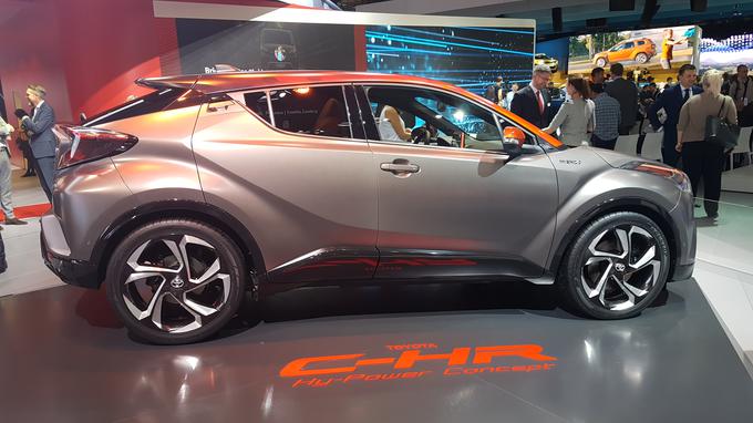 Toyota je v Frankfurtu predstavila študijo še bolj dinamične različice modela C-HR, s katerim so se v začetku leta zelo uspešno vključili v evropski razred kompaktnih crossoverjev. | Foto: Gregor Pavšič