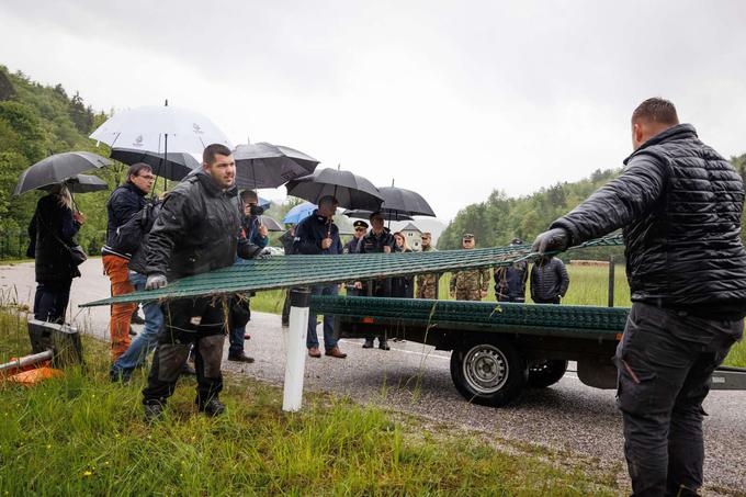 južna meja, odstranjevanje ograje | Foto: Matic Prevc/STA