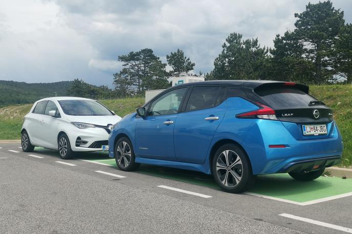 Renault zoe nissan leaf | V letošnjem letu je bila najbolj opazna rast prodaje novih električnih avtomobilov, poskočila je tudi prodaja priključnih hibridov. | Foto Gašper Pirman