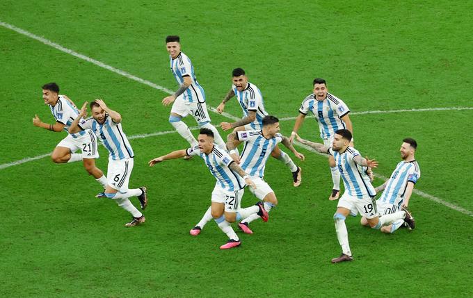 Slavje nogometašev Argentine po zmagi v finalu svetovnega prvenstva. | Foto: Reuters