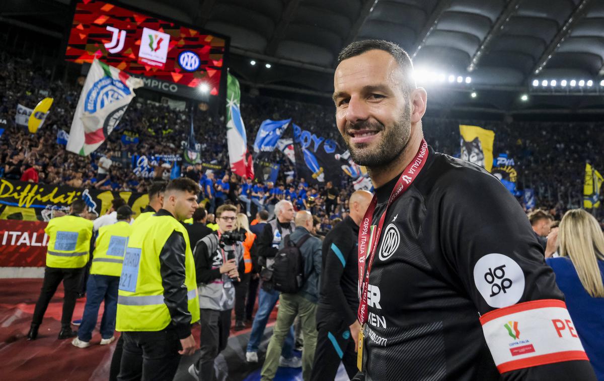 Samir Handanović | Samir Handanović je letos z Interjem že osvojil italijanski pokal. Takrat je branil v finalu in se 23. maja proti Fiorentini še kako izkazal. Bi lahko dočakal priložnost tudi 10. junija proti Manchester Cityju, ko se bo odločalo o evropskem prvaku? | Foto Guliverimage