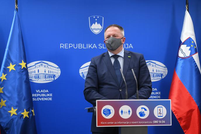 Zdravko Počivalšek | "Cilj je, da umirimo stanje na trgu pogonskih goriv," je v izjavi novinarjem pojasnil gospodarski minister Zdravko Počivalšek. | Foto Nebojša Tejić/STA