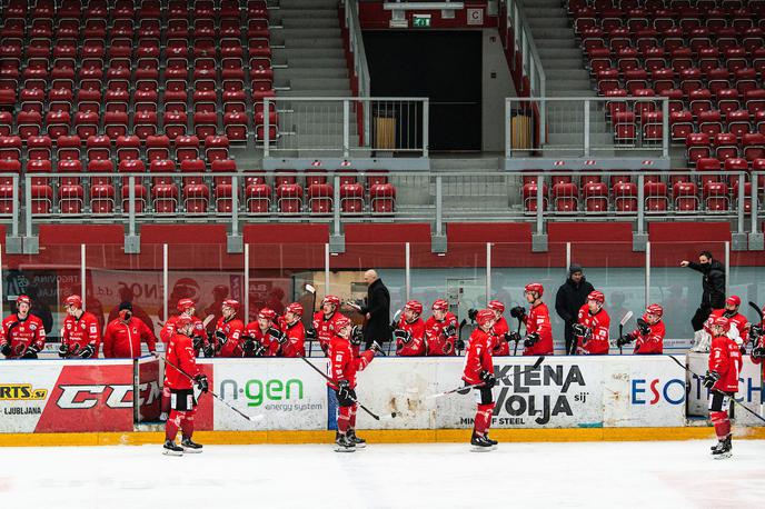 HDD Jesenice Bregenzerwald | Hokejisti Jesenic so na gostovanju v Linzu vknjižili 11. zaporedno zmago, a pot do te pri zadnji ekipi lige ni bila lahka. Železarji so na koncu zmagali s 3:1. Zadnji zadetek so dali v prazen gol. | Foto Peter Podobnik/Sportida