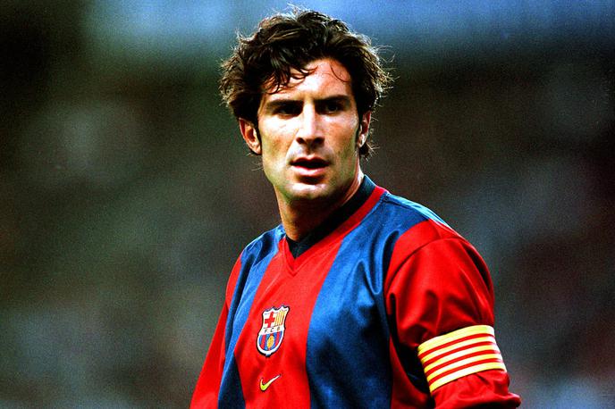 Luis Figo | Danes 50-letni Luis Figo je eden najboljših portugalskih nogometašev vseh časov. Podobno kot njegova slovita rojaka Eusebio in Cristiano Ronaldo je postal prejemnik zlate žoge, najbolj prestižno priznanje v svetu nogometa je prejel leta 2000. Ravno tistega leta, ko je dres Barcelone po kontroverznem prestopu zamenjal za tistega, ki ga nosi največji rival Kataloncev Real Madrid. | Foto Guliverimage