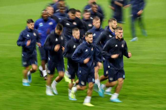 Nogometaši Dinama na ponedeljkovem treningu na stadionu Etihad. | Foto: Reuters