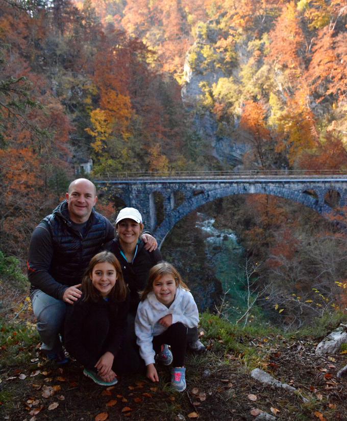 Uživajo v tem, da je v Sloveniji vse blizu in lahko spoznavajo številne kraje. | Foto: osebni arhiv/Lana Kokl