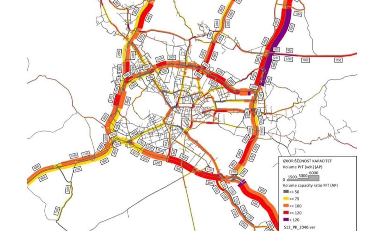 obvoznica Ljubljana | Gneča v popoldanski konici leta 2040. Ta možnost predvideva številne ukrepe, to je širitev krakov avtoceste (brez širitve severne obvoznice), nadgradnja tirnega prometa in intenzivni ukrepi trajnostne mobilnosti. Temno rdeči odseki predstavljajo presežek kapacitet ceste za 20 odstotkov, pri vijoličasti barvi na štajerski avtocesti so kapacitete presežene za več kot 20 odstotkov. | Foto DARS