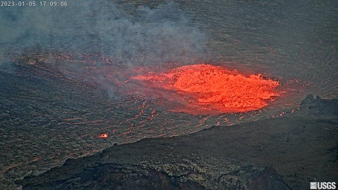 USGS je zaradi četrtkovega izbruha razglasil t. i. rdeče opozorilo pred nevarnostjo.  | Foto: Reuters