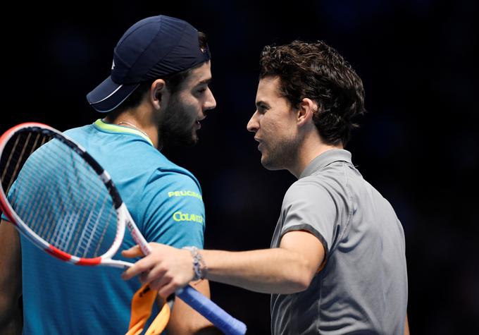 Matteo Berrettini (levo) je v sosedskem obračunu ugnal Dominica Thiema in dočakal prvo zmago na zaključnem turnirju masters. | Foto: Reuters