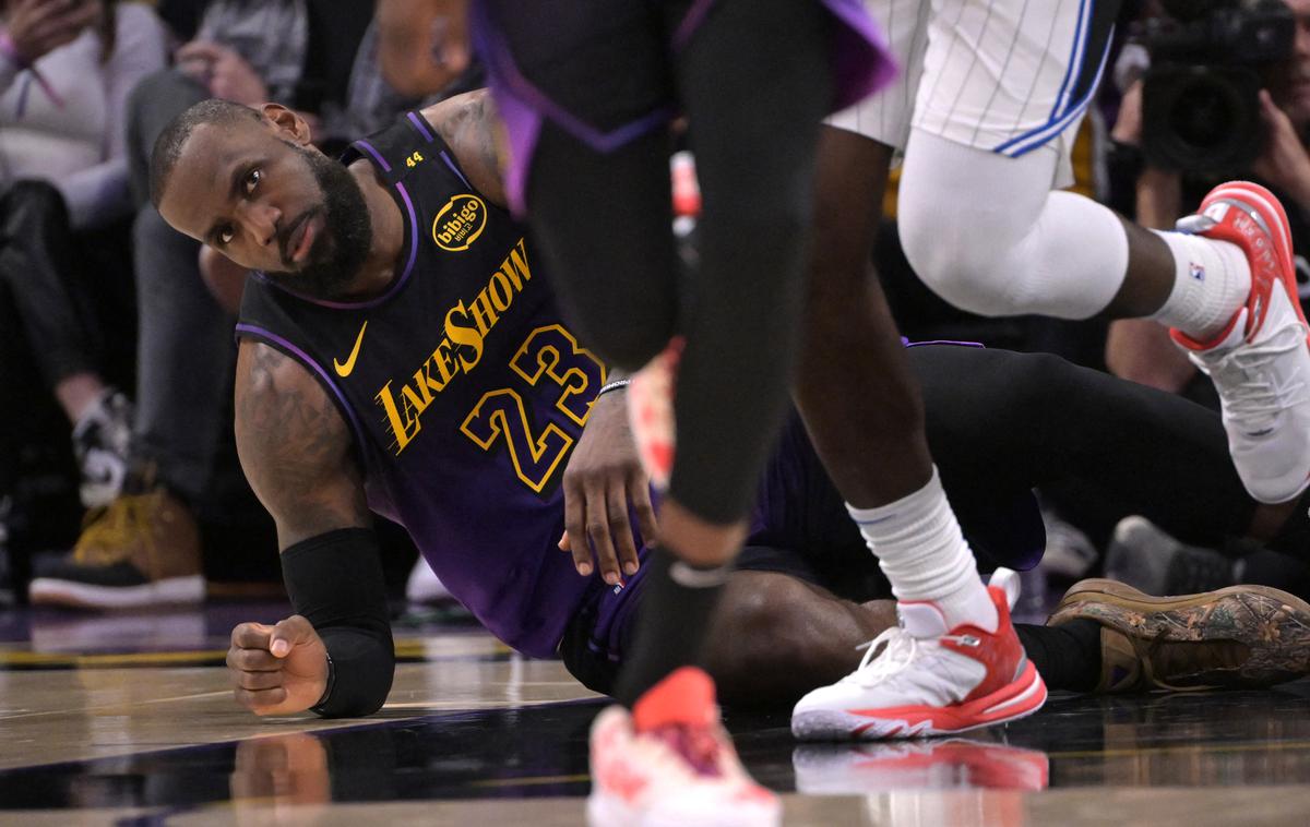 LeBron James Los Angeles Lakers | LeBron James in Jezerniki so klonili prvič po šestih zaporednih zmagah. | Foto Reuters