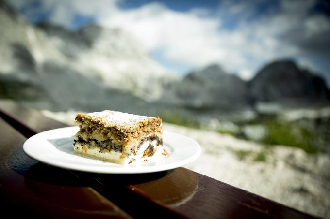 Prehodavška gibanica - zadnja štiri leta zaščitni sladki znak Prehodavcev. Sestavine so podobne kot pri prekmurski, le priprava je nekoliko drugačna …. | Foto: Ana Kovač