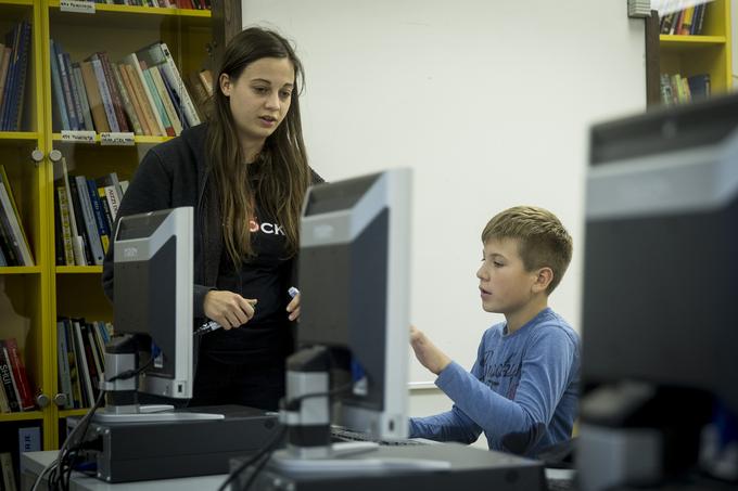 Pri programiranju moramo dobro razumeti svoj problem in ga s smiselnimi koraki rešiti. Dopušča oblikovanje različnih poti, divergentno mišljenje, pregled različnih rešitev pa nam daje možnost, da poiščemo optimalno. | Foto: Ana Kovač