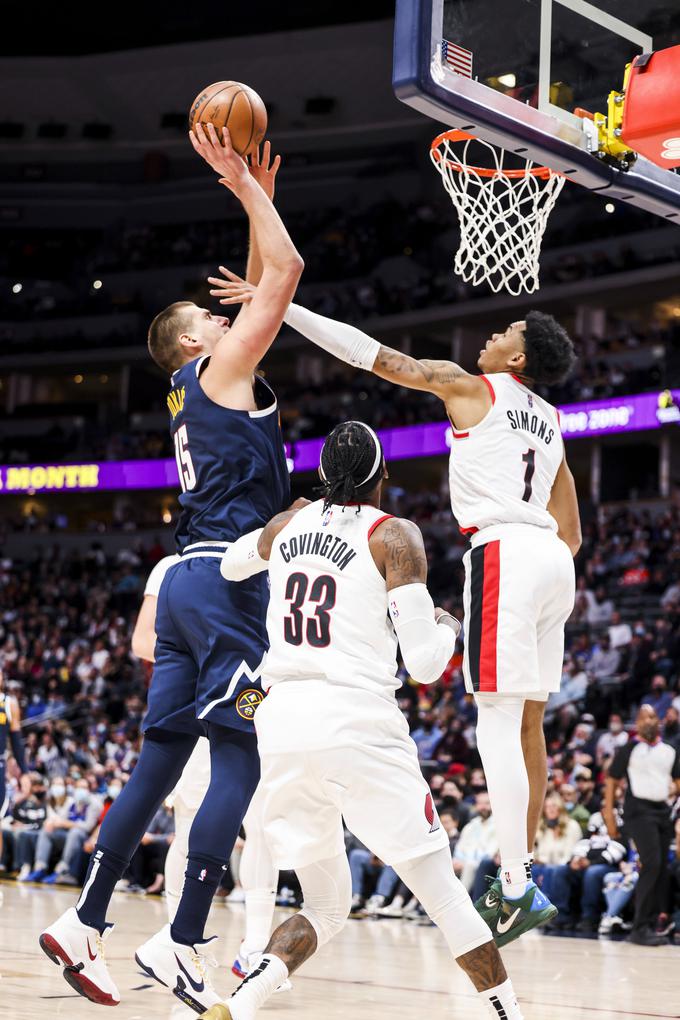 Nikola Jokić je proti Portlandu blestel s 28 točkami, devetimi skoki in devetimi asistencami. | Foto: Reuters