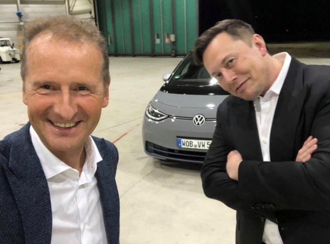 Herbert Diess in Elon Musk med "skrivnim" nočnim testiranjem električnega volkswagna. | Foto: 