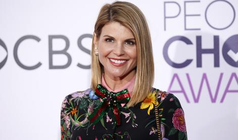 Igralka Lori Loughlin končno začela prestajati zaporno kazen