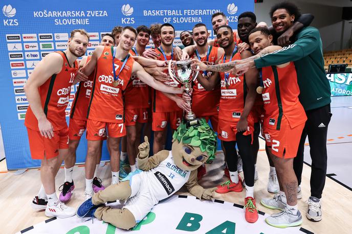 Cedevita Olimpija : Krka, superpokal 2024 | Cedevita Olimpija je na superpokalu v Laškem zanesljivo opravila s Krko in osvojila 13. superpokalno lovoriko. | Foto www.alesfevzer.com