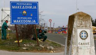 Na makedonski meji začenjajo s postavljanjem tabel Severna Makedonija