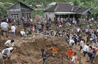 Plazovi v Indoneziji zahtevali življenja najmanj 77 ljudi