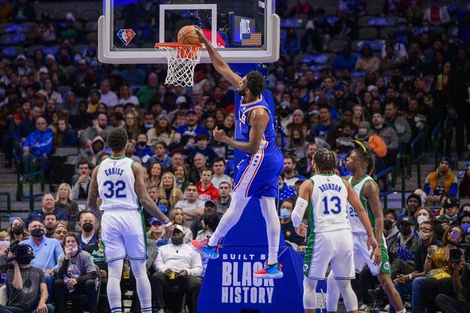 Joel Embiid je med kandidati za MVP sezone. | Foto: Reuters