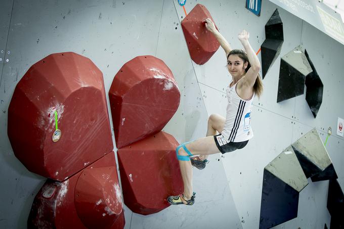 Mia Krampl se je razveselila svoje prve medalje v svetovnem pokalu. V finalu je priplezala do 3. mesta. | Foto: Ana Kovač