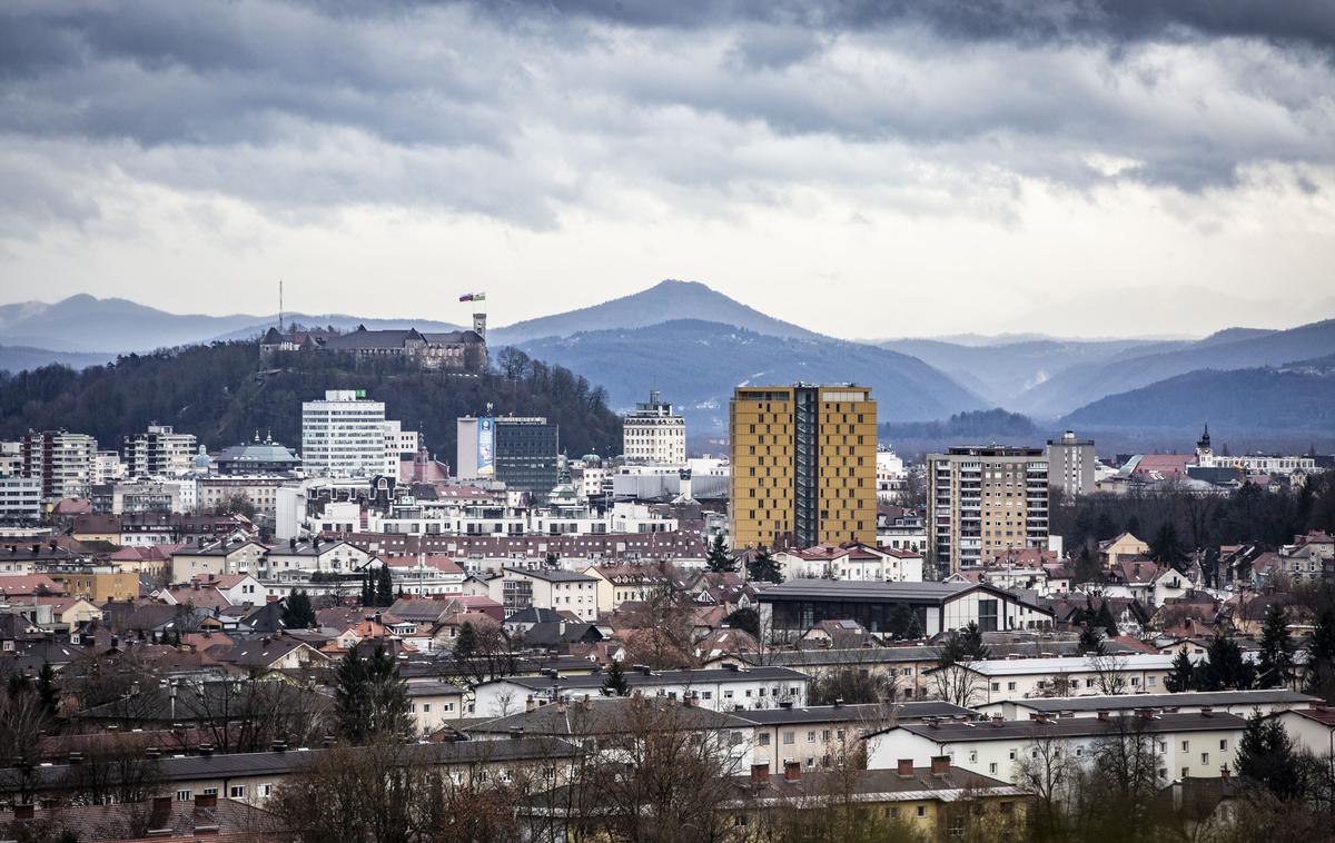 Soseska Kvartet. Stanovanje nepremičnine nepremičnina novogradnja blok ljubljana | O škodi ni poročil.  | Foto Bojan Puhek