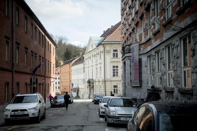 stavba SAZU | Povprečna cena kvadratnega metra stanovanja je v prestolnici v zadnjem poročilu Geodetske uprave znašala 2.920 evrov. | Foto Ana Kovač