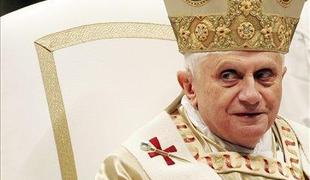 Papež Benedikt XVI. bo daroval polnočnico