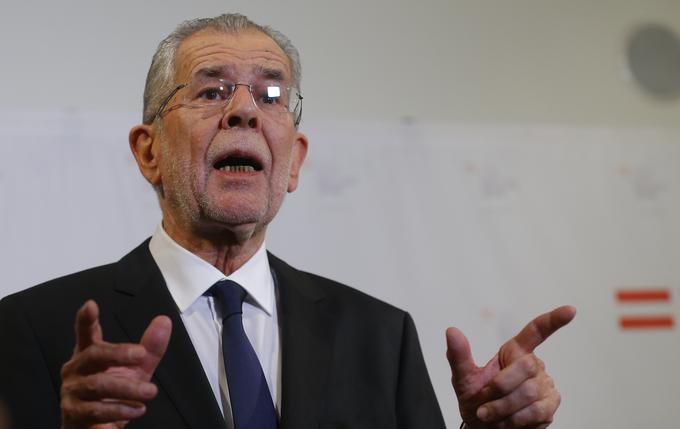 Van der Bellen je na novinarski konferenci dejal, da si bo prizadeval sodelovati z volivci vseh strank in da je njegov cilj, da bi vsi v državi nekoč rekli: "Glej, to je naš predsednik." | Foto: Reuters