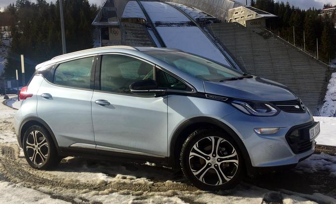 Pred leti smo v Oslu vozili električno opel ampero-e (preoblečeni chevrole bolt) in tudi sami spoznali naklonjenost Norveške do električnih vozil. Do danes se je njihov delež še bistveno povečal. | Foto: Gregor Pavšič