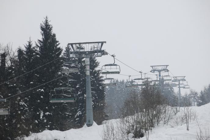 Stari vrh | Priljubljeno smučišče na Starem vrhu se že leta sooča s finančnimi težavami. | Foto STA