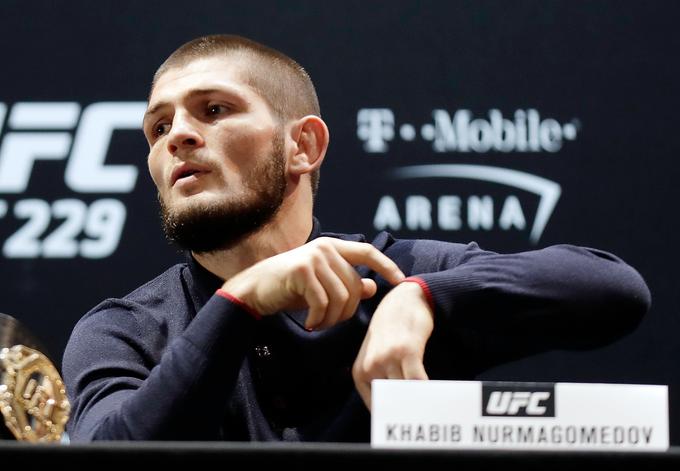 Habib Nurmagomedov je bil vidno jezen zaradi zamude Irca. | Foto: Getty Images