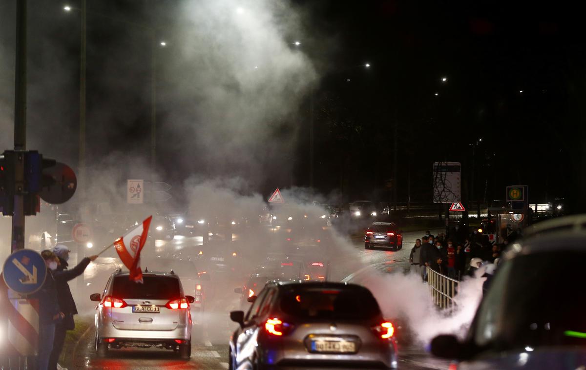 Essen, navijači | Takole so navijači Essna na ulicah in cestah proslavljali veliko zmago svojega ljubljenega kluba. | Foto Reuters