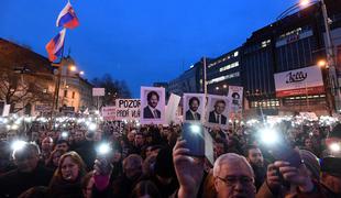 Na Slovaškem več deset tisoč ljudi na protivladnih protestih #foto