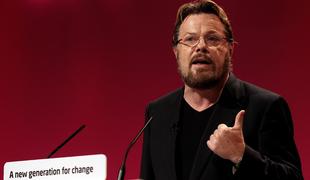 Eddie Izzard: Transvestizem me je pripravil na politiko