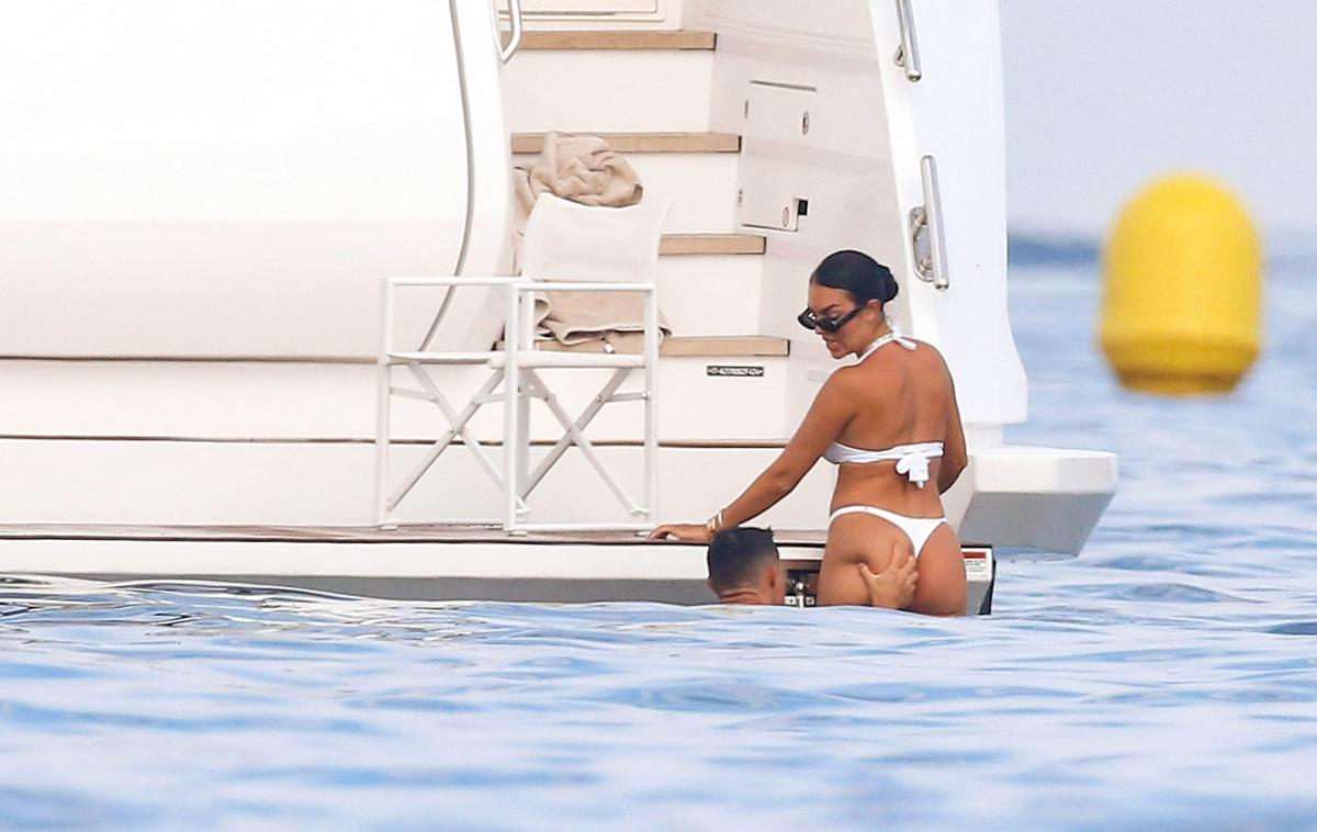 Cristiano Ronaldo, Georgina Rodriguez | Cristiano Ronaldo in Georgina Rodriguez sta si na Azurni obali privoščila evropsko obarvan oddih. | Foto Profimedia