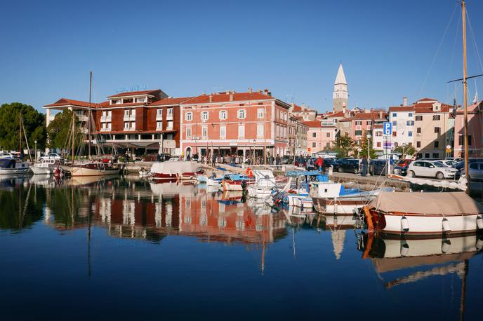 Izola | Bone bodo prejele osebe s stalnim prebivališčem v Sloveniji na dan 30. junija 2021. Unovčiti jih bo mogoče do konca tega leta. | Foto STA