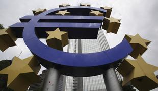 Tudi Nemci pozivajo ECB: Podražite evro