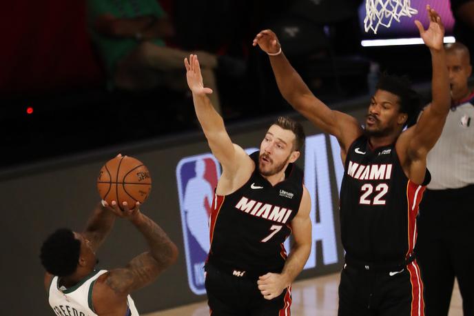 Goran Dragić | Goran Dragić in Jimmy Butler letita proti finalu vzhodne konference. | Foto Getty Images