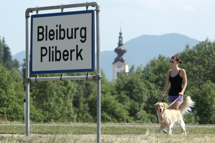 Dvojezični napis | Slovensko-nemški dvojezični napis na avstrijskem Koroškem | Foto Reuters