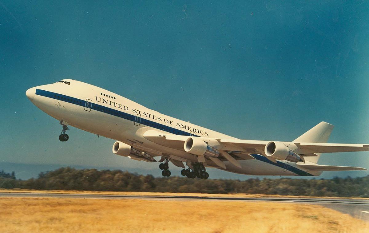 Boeing E-4B | Prvi polet so z obstoječim E-4B opravili junija 1973. | Foto US Department of Defense